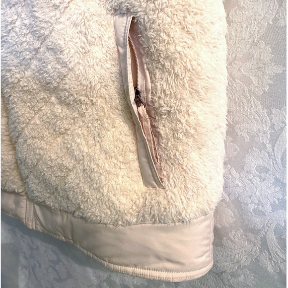 Patagonia Women’s Los Gatos Hooded Reversible Vest Size L (See Description) EUC - Picture 5 of 12